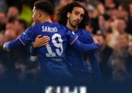 米乐体育-关于切尔西后卫受伤倒下，球队迅速调整备战下一场的信息