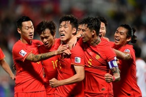 MILE中国官方网站-包含足坛赛场人气火爆，球队竞争激烈拼搏的词条