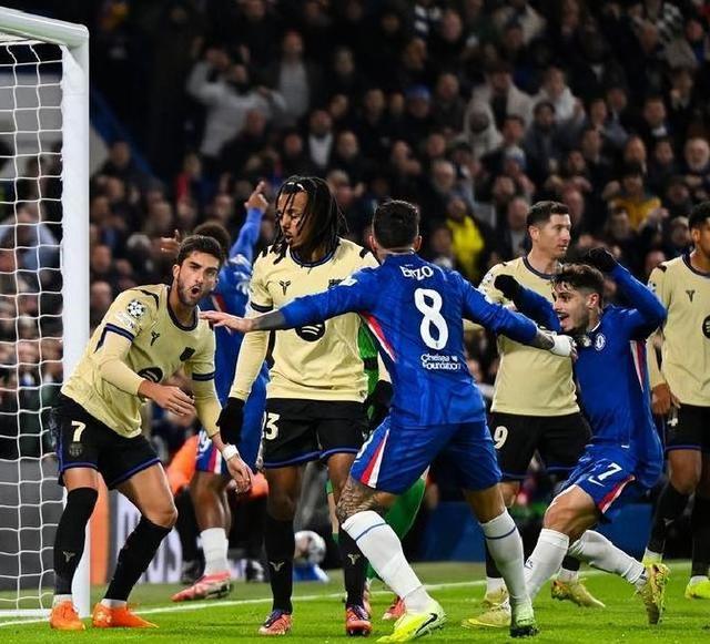 包含切尔西球员恢复训练，备战周末强强对话的词条