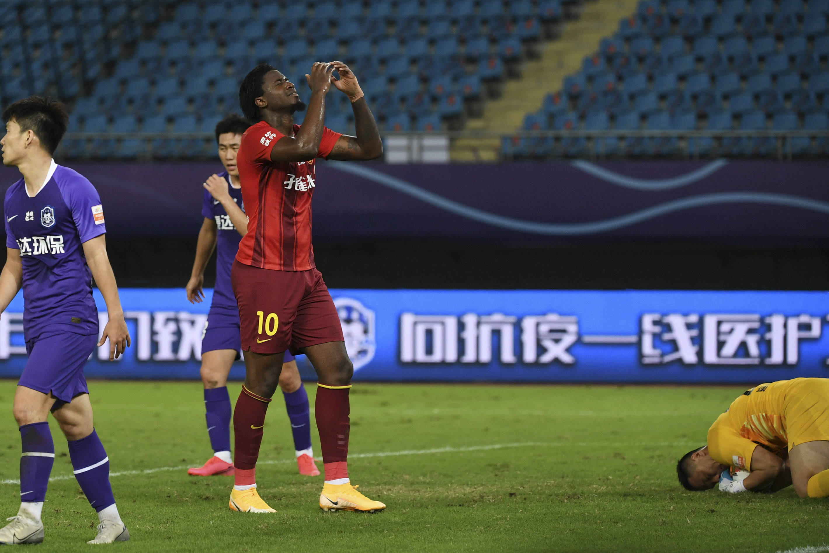 天津泰达主场胜利，冲击中超前列(天津泰达足球队赛程表)